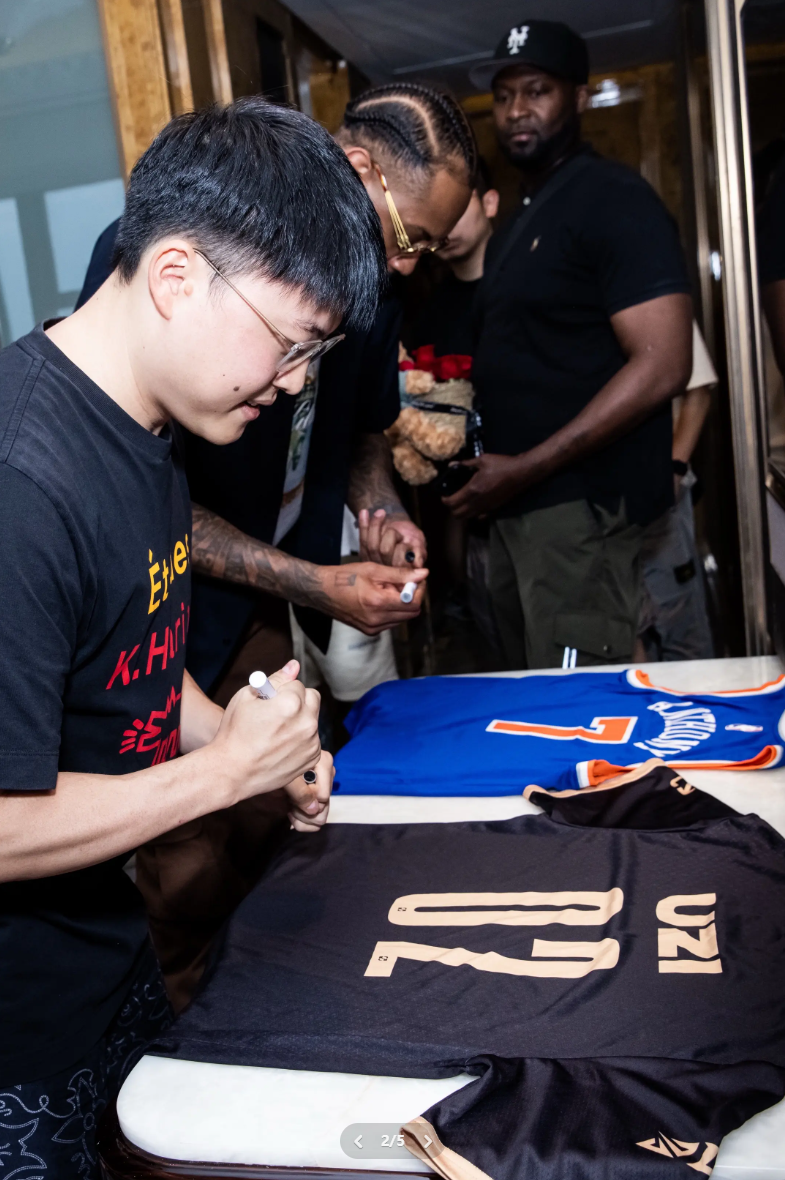 爱游戏-Uzi迎来十五赛季出色发挥，IG观众热烈欢呼！