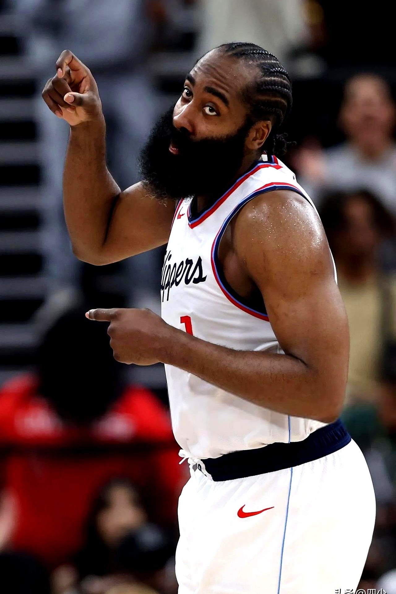 爱游戏中国官网-哈登新星出色防守表现突出，巴塞罗那前途光明！